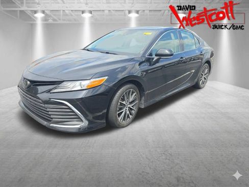 Used 2021 Toyota Camry XLE w/ Navigation Package FWD image 1