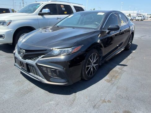 Used 2021 Toyota Camry SE FWD image 1