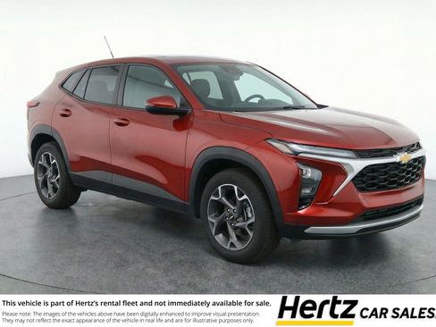 Used 2025 Chevrolet Trax LT image 1