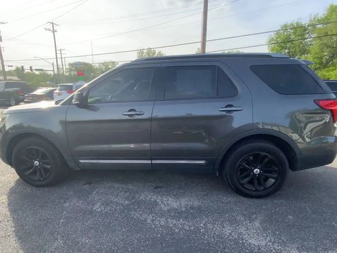 Used 2017 Ford Explorer XLT FWD image 5