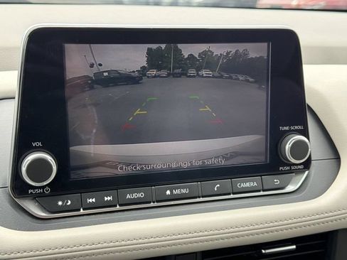 Used 2025 Nissan Rogue SV FWD image 11