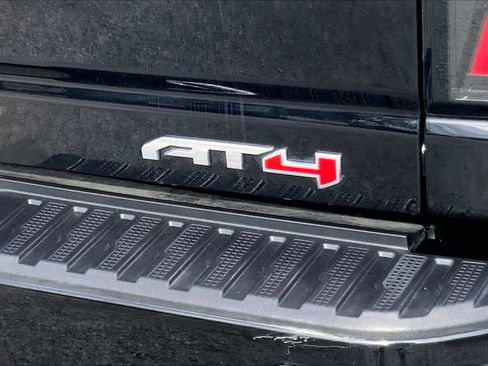 Used 2024 GMC Sierra 2500 AT4 w/ AT4 Premium Plus Package AWD/4WD image 10