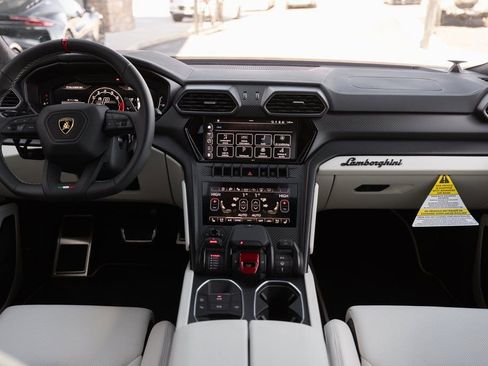 Used 2024 Lamborghini Urus S image 22