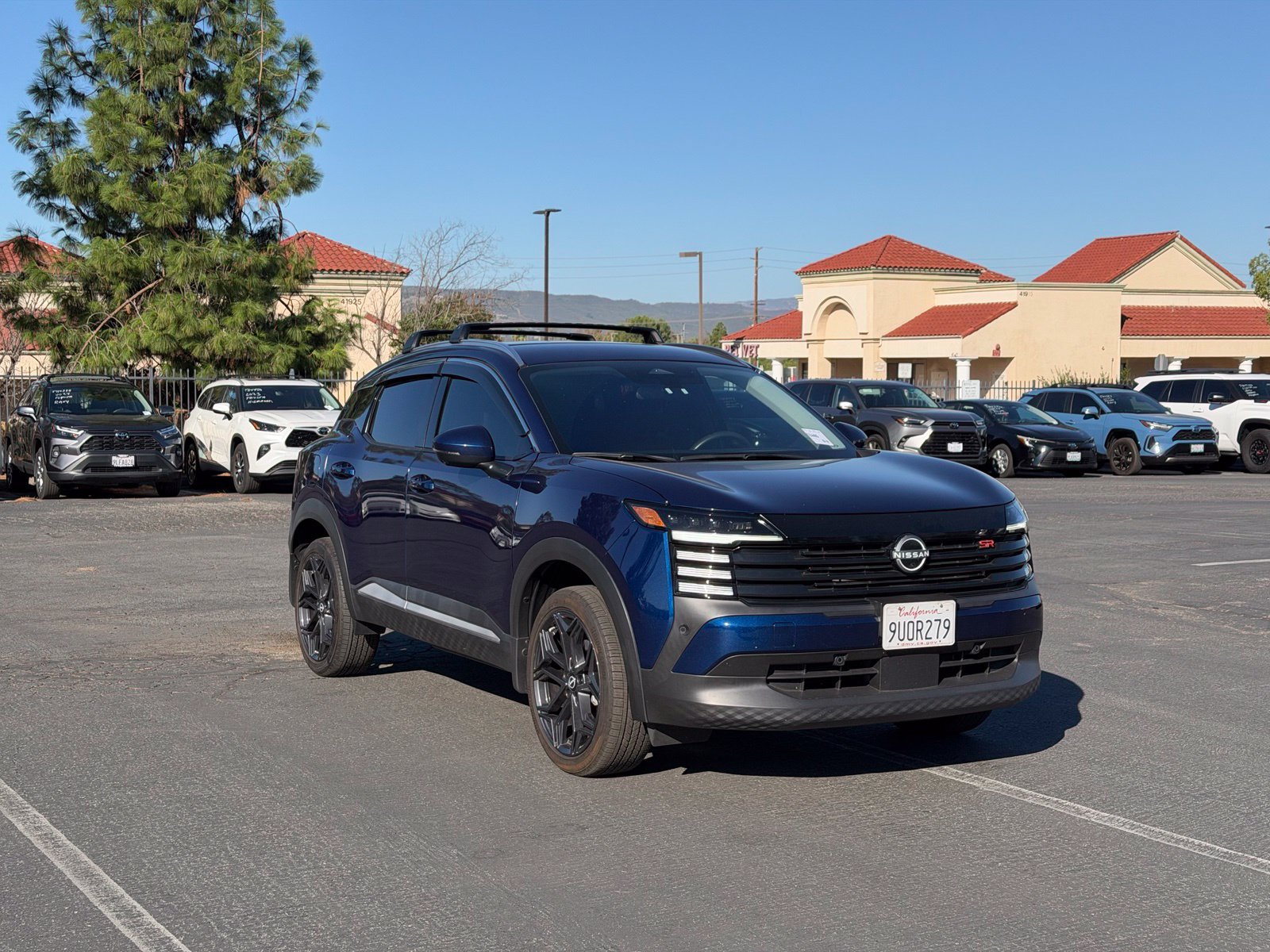 Used 2025 Nissan Kicks SR FWD image 2