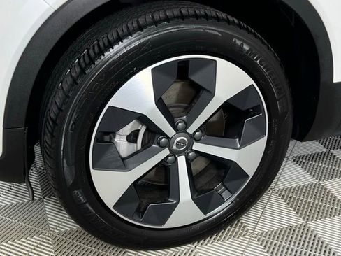 Used 2024 Volvo XC40 B5 Plus AWD/4WD image 5