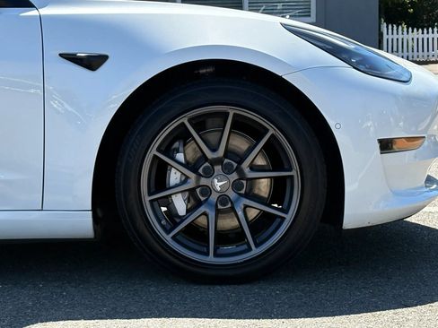 Used 2021 Tesla Model 3 Long Range AWD/4WD image 28