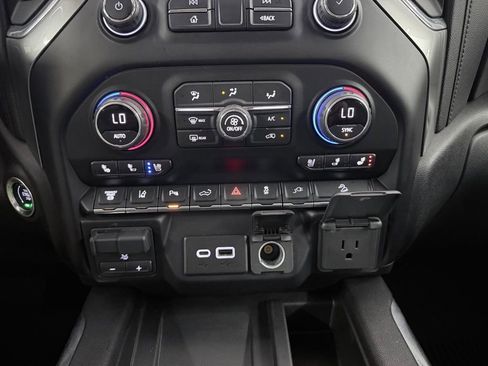 Used 2022 Chevrolet Silverado 2500 LTZ w/ Z71 Chrome Sport Edition AWD/4WD image 36