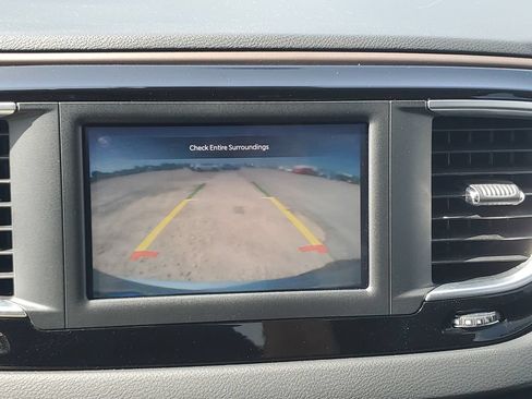 Used 2023 Chrysler Voyager LX FWD image 17