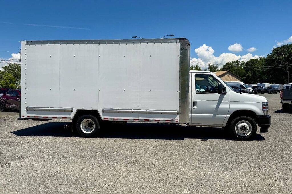 Used 2024 Ford E-350 and Econoline 350 Super Duty w/ Driver's Safety Package RWD image 2