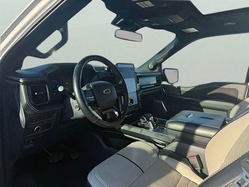 Used 2022 Ford F150 Lightning Platinum image 12