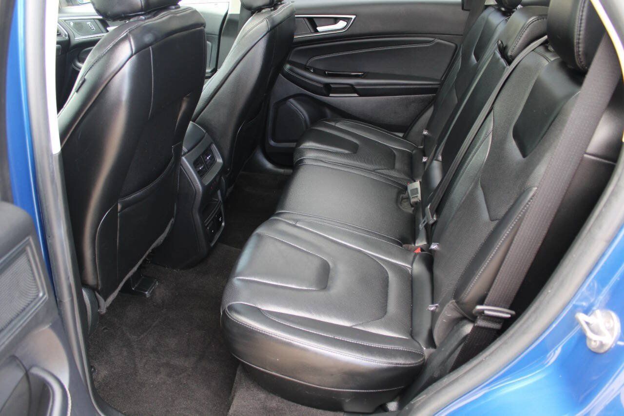 Used 2020 Ford Edge Titanium w/ Equipment Group 301A AWD/4WD image 15