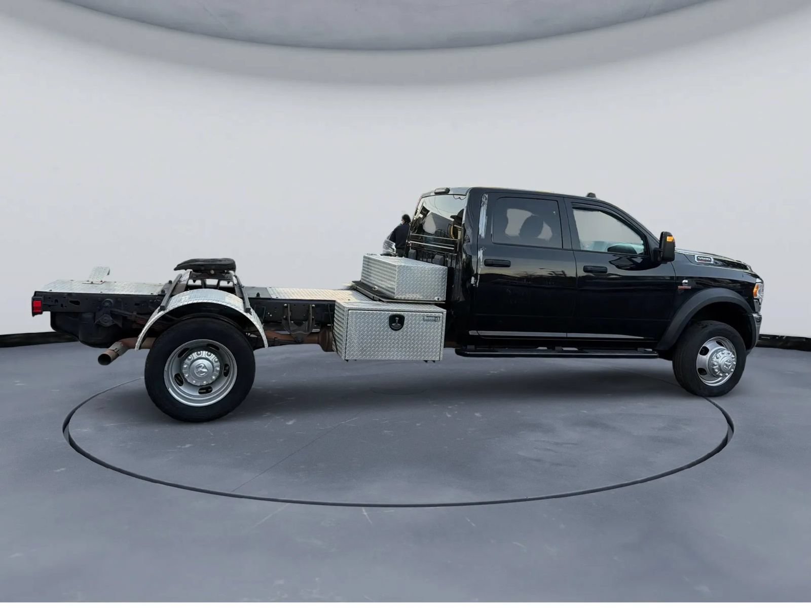 Used 2024 RAM 5500 Tradesman w/ Chrome Appearance Group AWD/4WD image 6