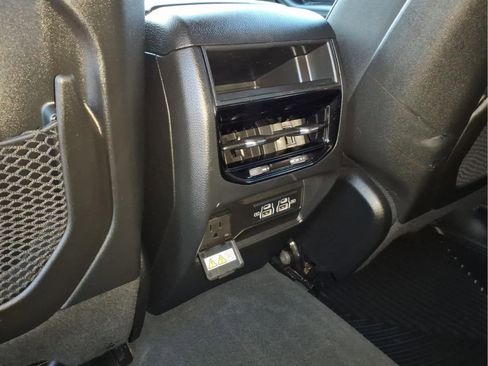 Used 2023 Jeep Grand Cherokee Altitude image 11