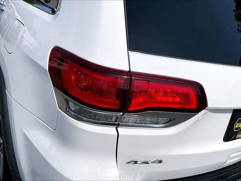 Used 2021 Jeep Grand Cherokee Limited AWD/4WD image 23
