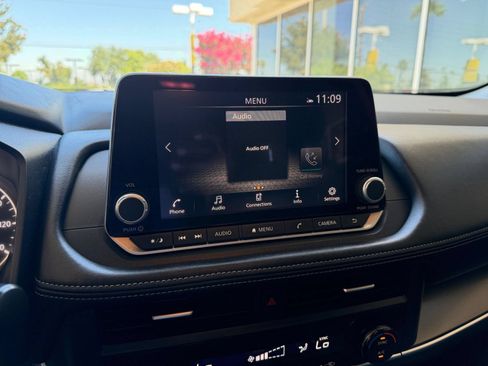 Used 2025 Nissan Rogue SV FWD image 20
