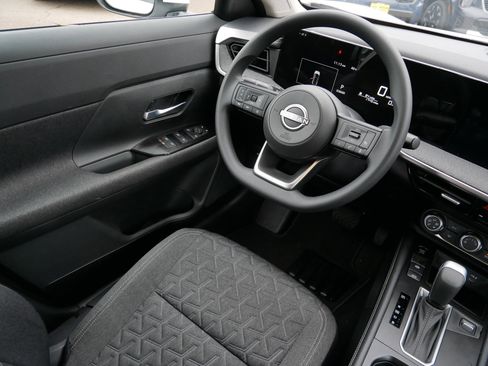 Certified 2025 Nissan Kicks SV w/ Illumination Package image 9