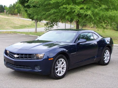 Used 2010 Chevrolet Camaro LS RWD image 1