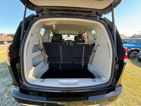 Certified 2024 Chrysler Pacifica Touring-L FWD image 14