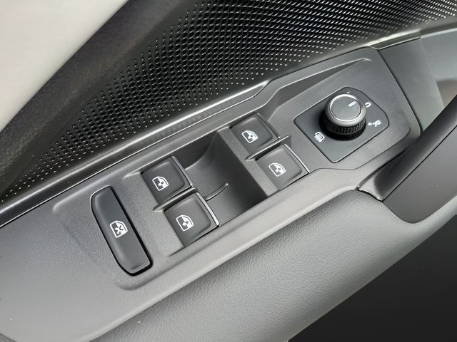 Certified 2025 Volkswagen Tiguan SE R-Line AWD/4WD image 12