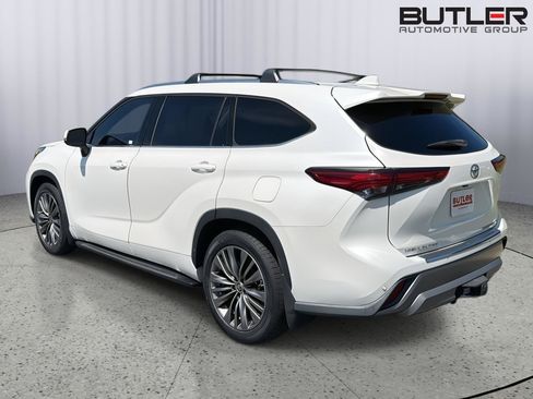 Used 2020 Toyota Highlander Platinum AWD/4WD image 4