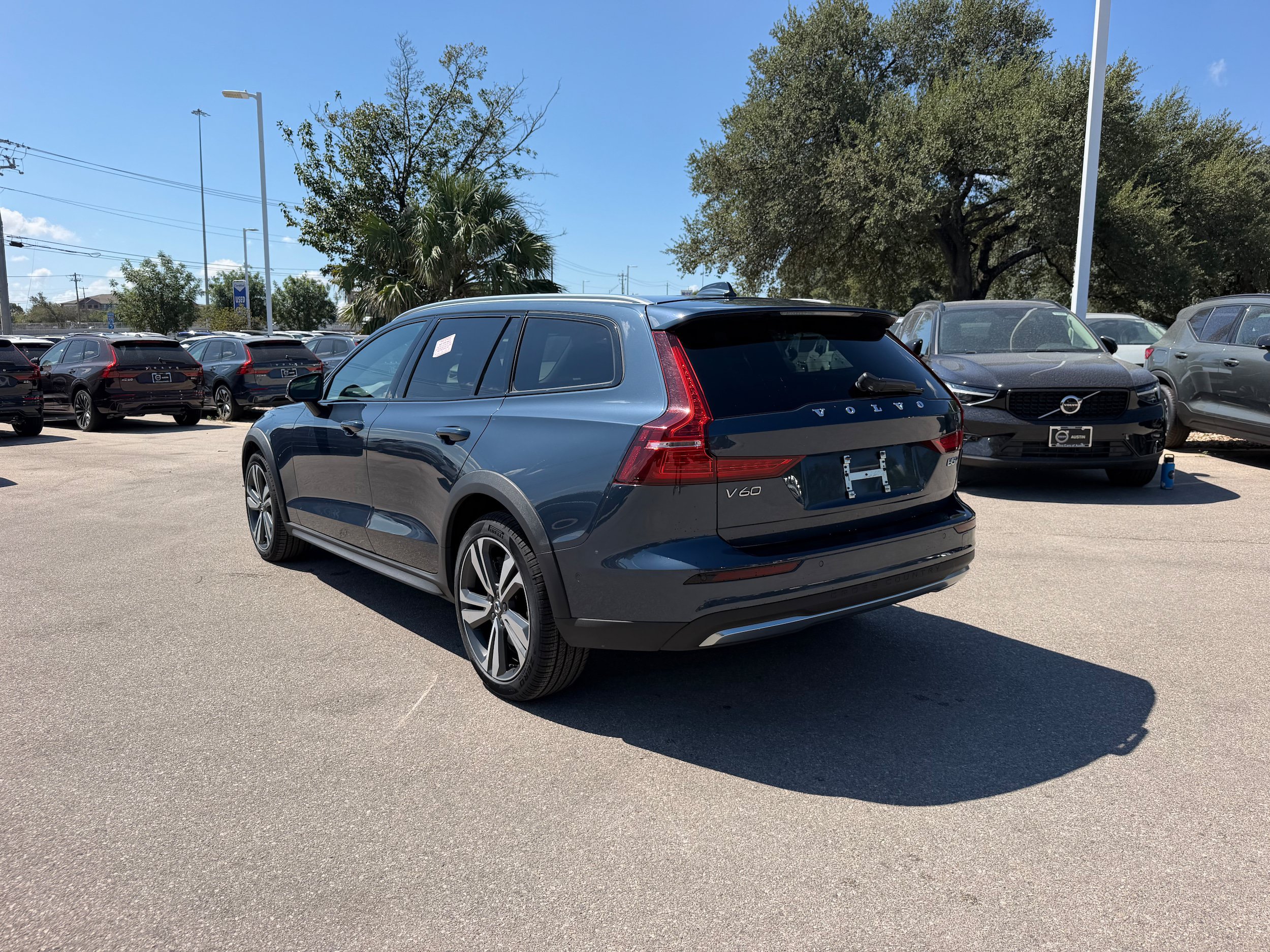 Certified 2025 Volvo V60 B5 Cross Country Plus AWD/4WD image 4