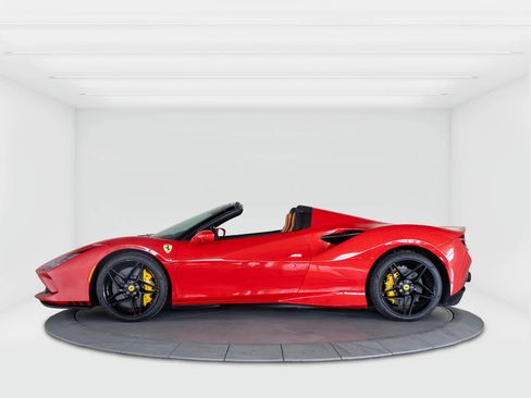 Certified 2022 Ferrari F8 Tributo image 2