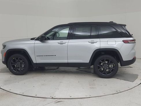 New 2025 Jeep Grand Cherokee Limited image 9