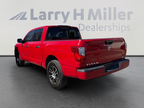 Used 2021 Nissan Titan SV w/ SV Convenience Package RWD image 3