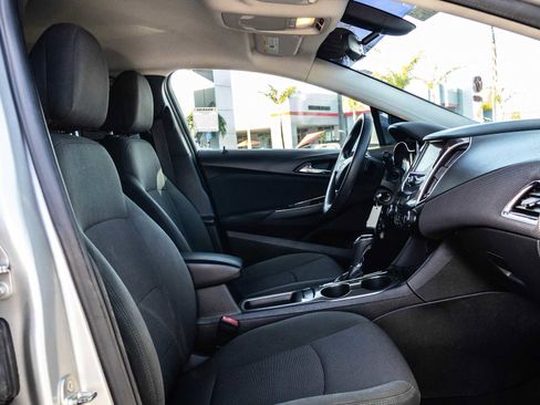 Used 2017 Chevrolet Cruze LT image 18