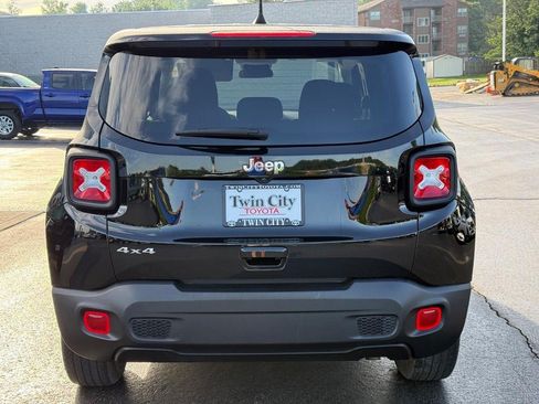 Used 2023 Jeep Renegade Latitude AWD/4WD image 5