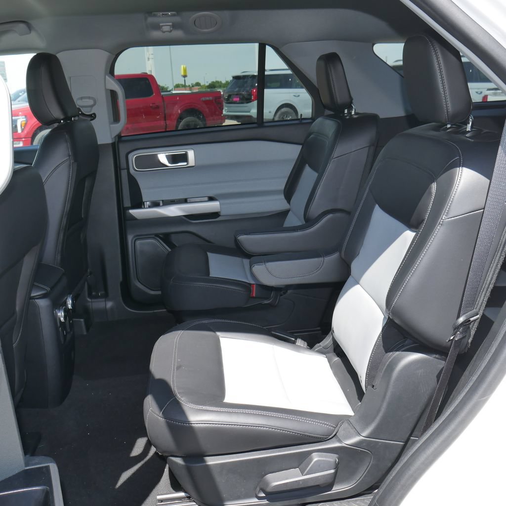 Used 2024 Ford Explorer XLT w/ Equipment Group 202A AWD/4WD image 6