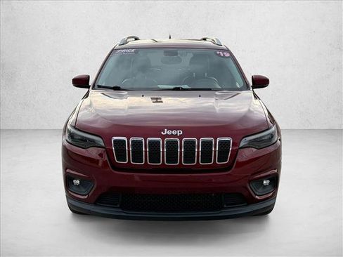 Used 2019 Jeep Cherokee Latitude Plus w/ Comfort/Convenience Group FWD image 2