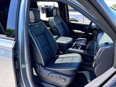 Used 2026 GMC Yukon AT4 Ultimate w/ LPO, Floor Liner Package AWD/4WD image 30