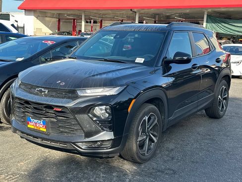 Used 2023 Chevrolet TrailBlazer RS FWD image 2