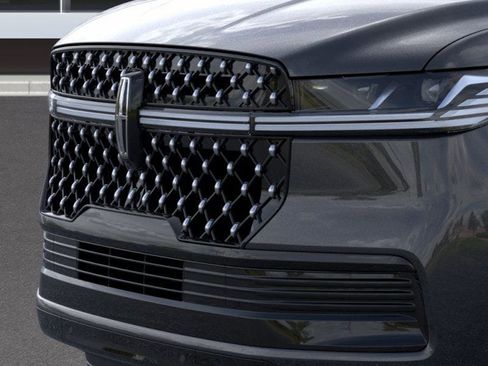 New 2026 Lincoln Navigator L Black Label AWD/4WD image 17