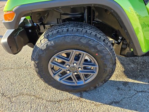 New 2026 Jeep Gladiator Sport AWD/4WD image 9