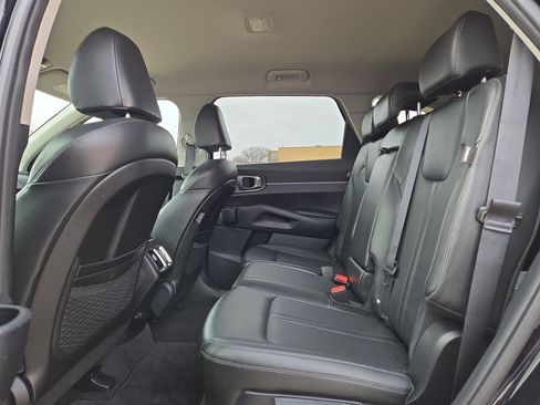 Used 2024 Kia Sorento S image 13