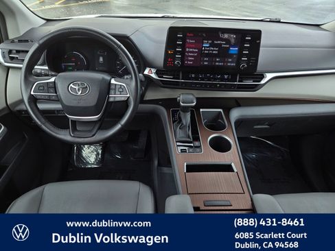 Used 2024 Toyota Sienna XLE image 15