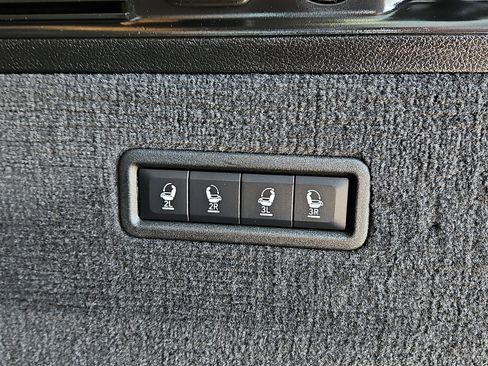 Used 2025 Jeep Grand Wagoneer Series III w/ Rear Seat Video Group 1 AWD/4WD image 8