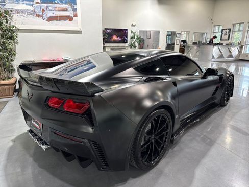 Used 2017 Chevrolet Corvette Grand Sport w/ Carbon Flash Badge Package RWD image 3