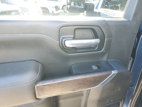 Used 2022 GMC Sierra 2500 Denali w/ Denali Ultimate Package image 18