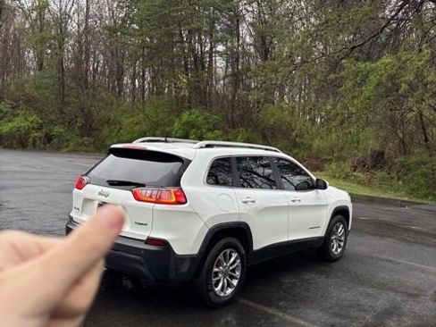 Used 2019 Jeep Cherokee Latitude Plus w/ Comfort/Convenience Group image 15