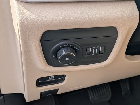 New 2026 Jeep Grand Cherokee Limited AWD/4WD image 15