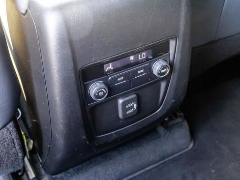 Used 2020 Buick Enclave Essence image 21