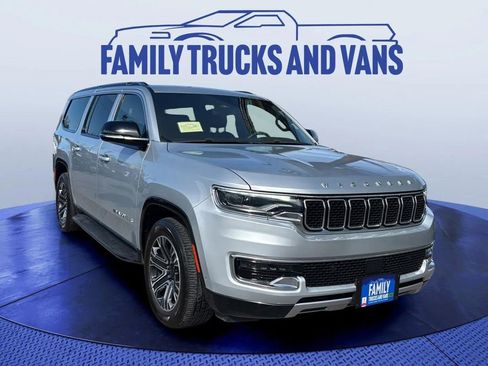 Used 2023 Jeep Wagoneer L Series II AWD/4WD image 7