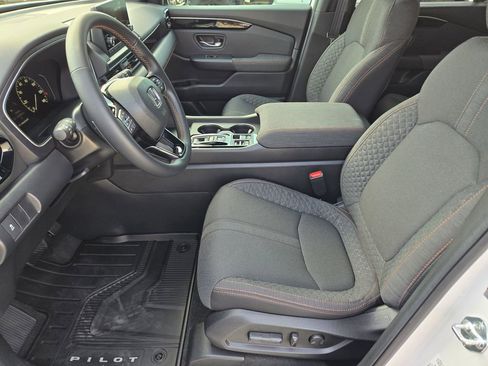 Certified 2025 Honda Pilot Sport image 14