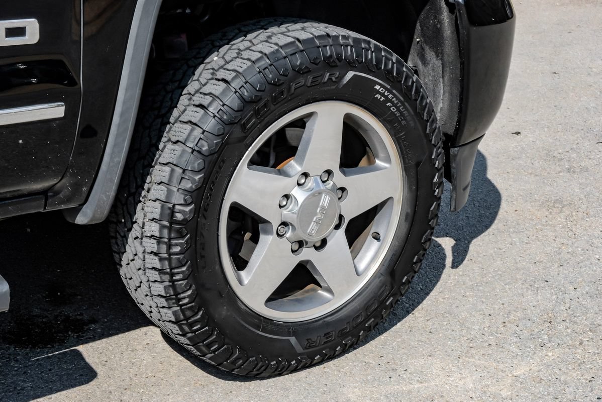Used 2017 GMC Sierra 2500 SLT w/ All Terrain HD Package AWD/4WD image 60