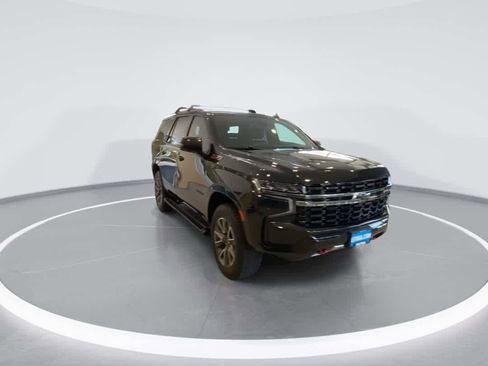 Used 2022 Chevrolet Tahoe Z71 w/ Luxury Package AWD/4WD image 2