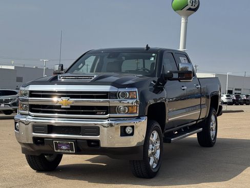 Used 2018 Chevrolet Silverado 2500 LTZ w/ Duramax Plus Package image 8