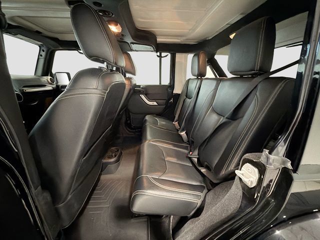Used 2017 Jeep Wrangler Unlimited Sahara w/ Mopar Chrome Edition Group AWD/4WD image 18